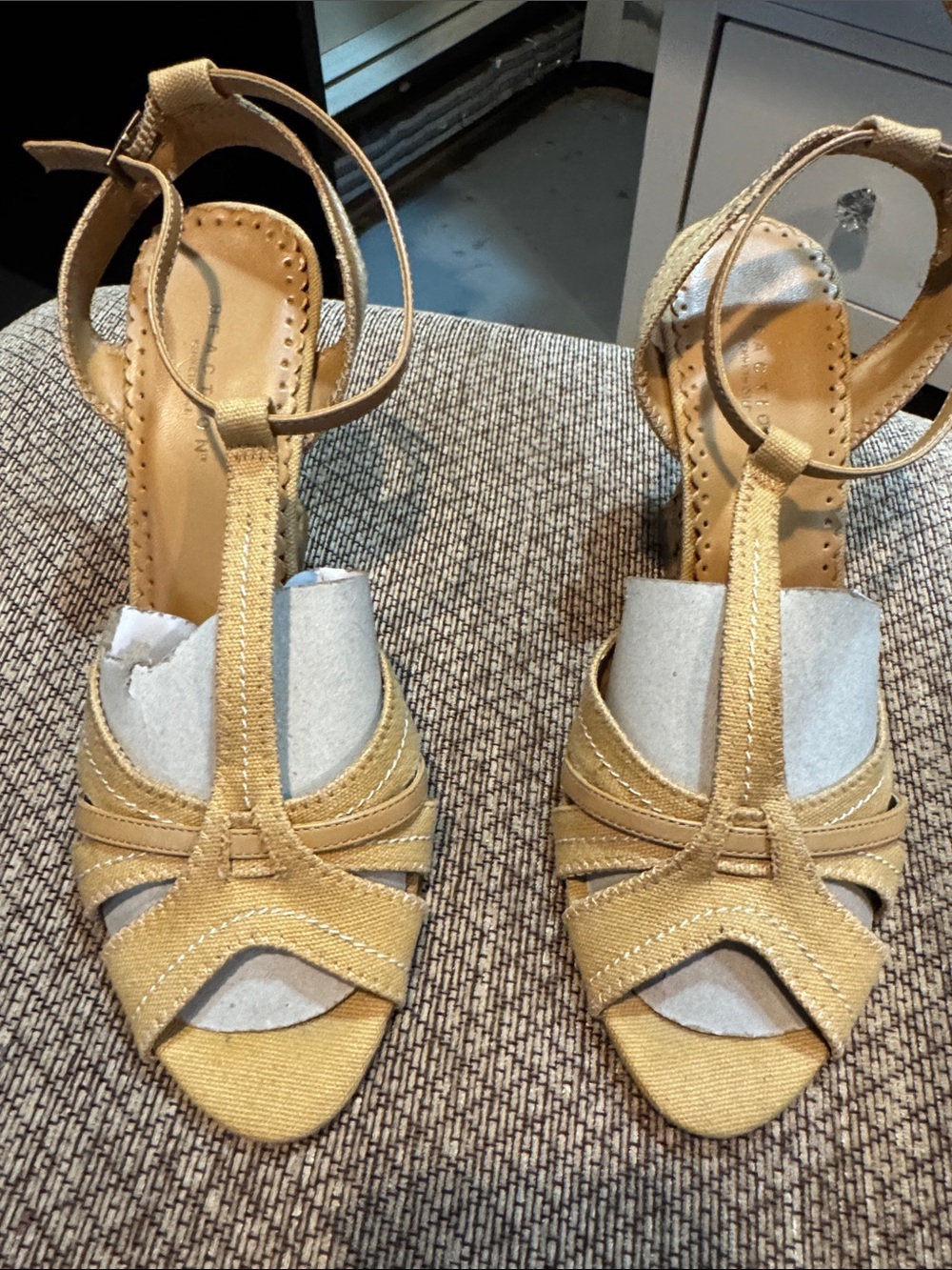 Kenneth Cole T-Strap Sandals